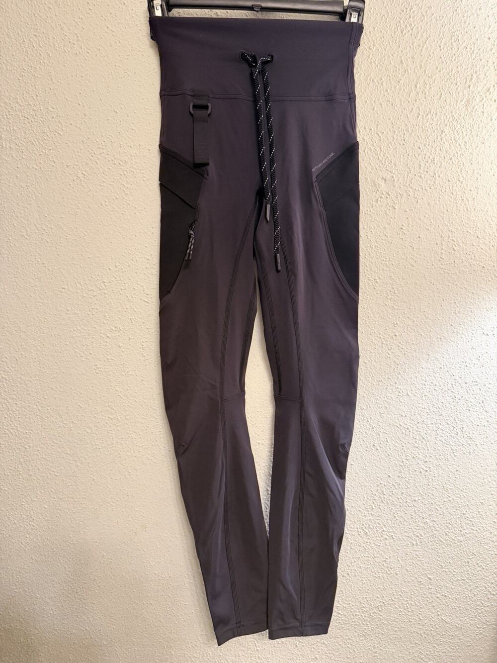 Lululemon Cargo Super-High-Rise Hiking Tight 25” Black Size 2 Outdoor Leggings
